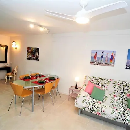 Apartamento Cerca Del Mar شقة *