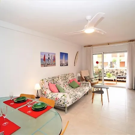 Apartamento Cerca Del Mar شقة *